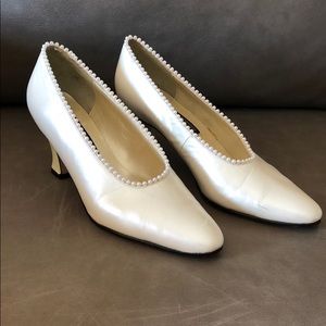 Pearl Off White Leather Pumps